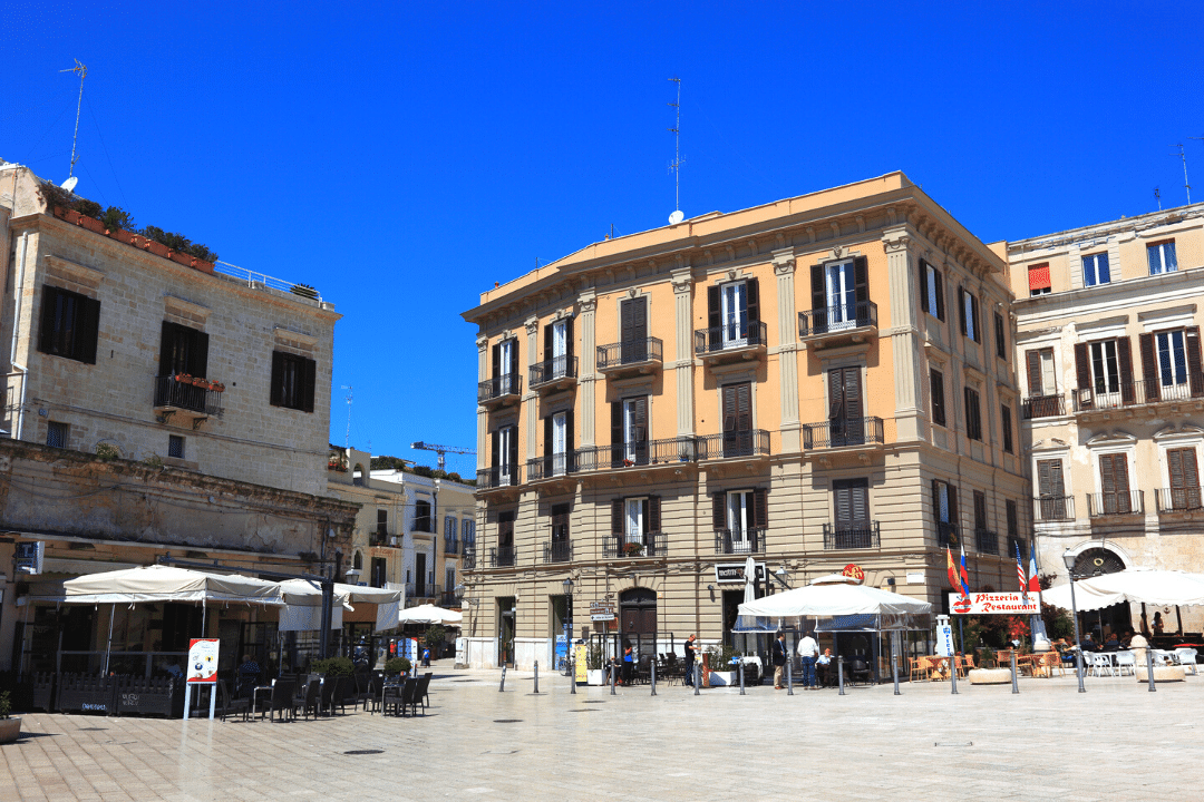 Piazza del Ferrarese Bari