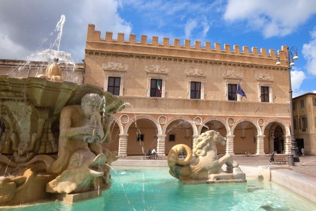 Piazza del Popolo und Palazzo Ducale Pesaro
