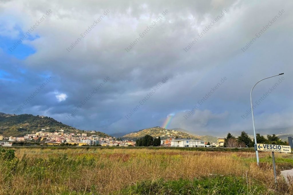 Regenbogen über Lamezia Terme